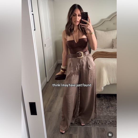 NWT ZARA BLOGGER FAV PANTS ONLY SIZE L and XL
🚨FIRM PRICE NO DISCOUNT - Picture 6 of 16